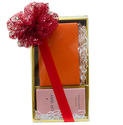 Perfume and necklace gift set for women